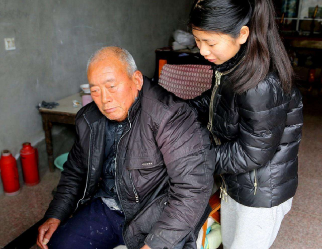 伺候老人一年，不如小儿子回来卖个萌，过春节“远香近臭”真相了