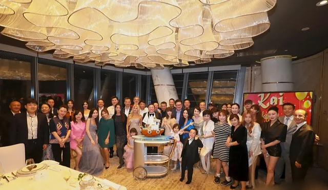 46岁金海心和帕梅拉 罕见身穿姜凯生日宴 我却被39岁杜若溪惊艳到了