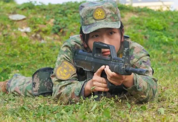 喜上加喜，新婚首月双双立功受奖！