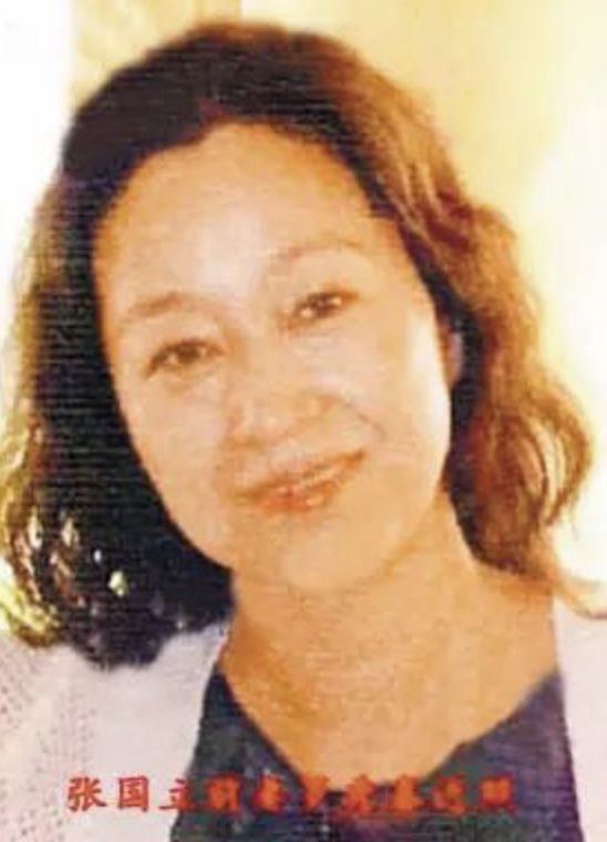 为了邓婕,张国立“抛弃”的前妻罗秀春,如今过得怎么样了?