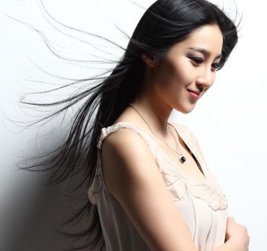 姜雯被评为最佳梦中情人,婉约动人美丽温婉,清新女性柔美气质