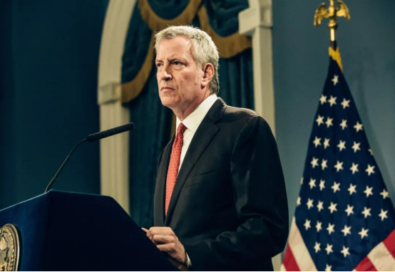 华裔政客竞选纽约市长，从一骑绝尘到承认败选，杨安泽做错了什么