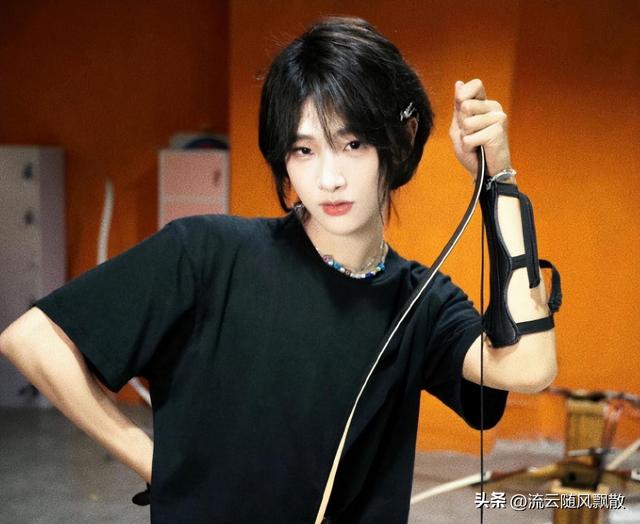 胡烨韬去面试“泰创2”了，张予曦的弟弟也去了，弟弟长得挺帅