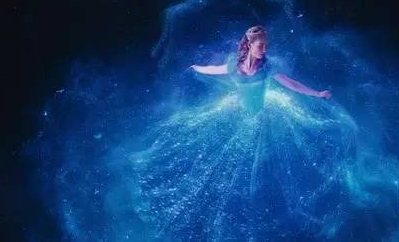 束胸衣,白大腿,打完僵尸就亲嘴