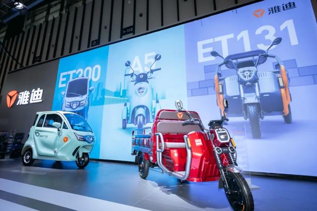 雅迪ET300D三轮乘用车评测:最大可配60V58Ah电池,续航100公里