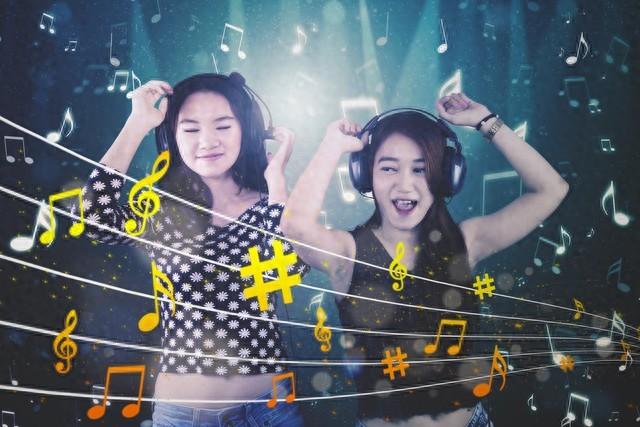 请为12岁女孩推荐100首中文独唱歌曲，20首英文独唱歌曲