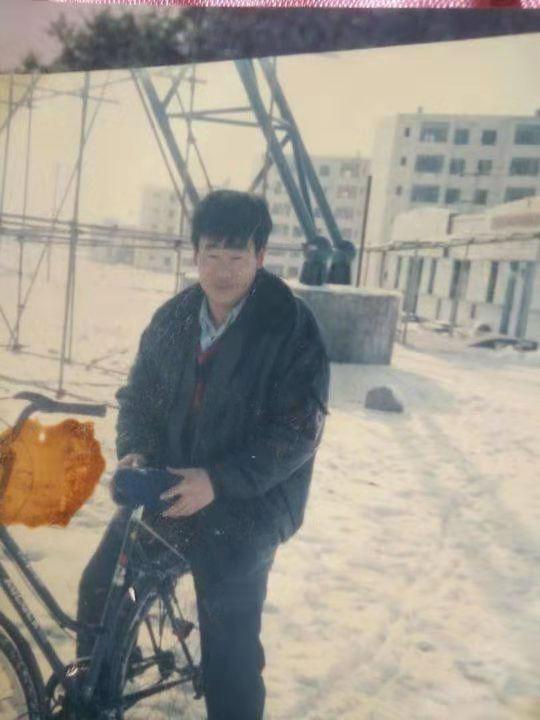 厕所陈尸案被告人李建功无罪，感叹入狱前手机还是按键的