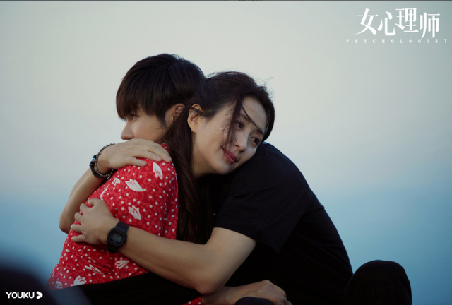 演员杨童舒：34岁意外怀孕，嫁圈外老公生一子，生活平凡却很幸福