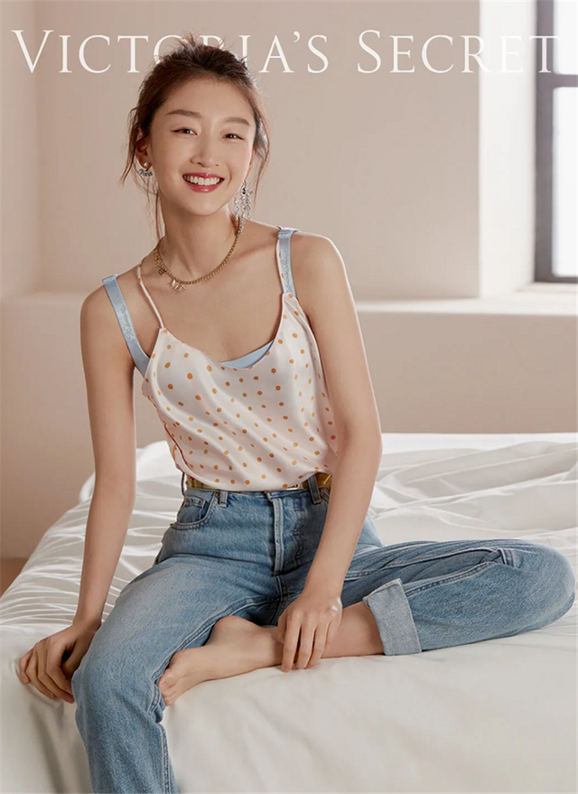 为什么维密超模都是平胸?看完今年的潮流穿搭,大胸妹子表示想哭