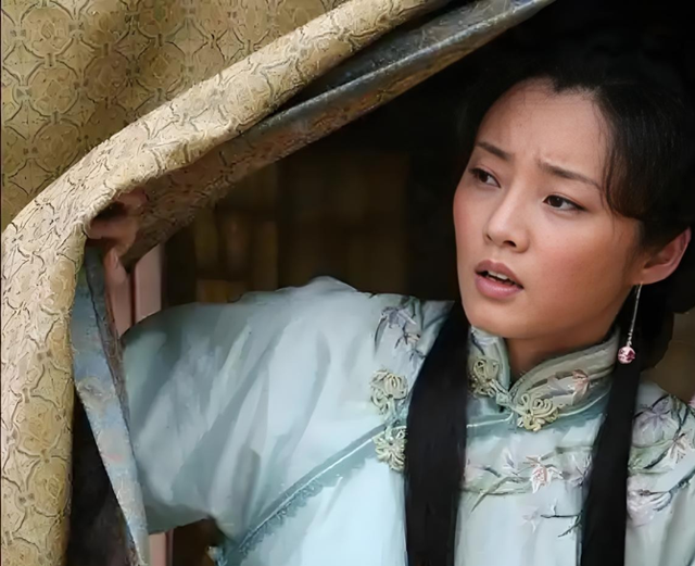 打狗棍12年后，一位戏骨遗憾离世，漂亮的“玉格格”至今单身