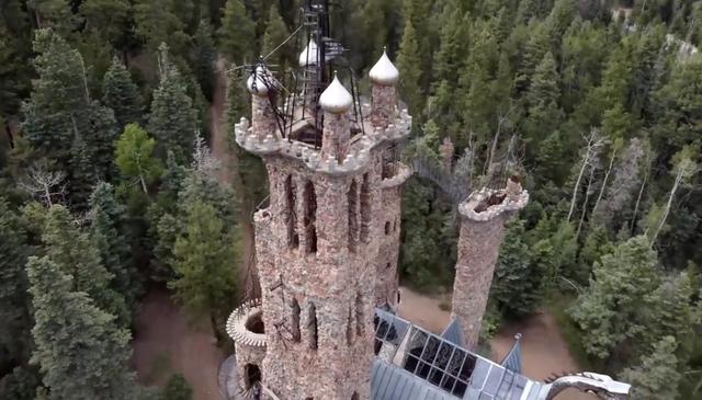 一句玩笑，美国少年用半个世纪，给自己造了一座奇幻城堡!