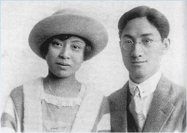 大诗人徐志摩:一表人才,逼原配打胎被骂,下场极惨手脚烧成焦炭