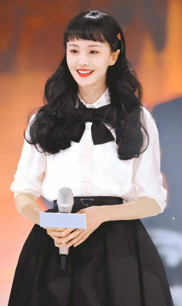 自己想当明星当不上,就逼女儿当,狼妈刘艳是如何“毁掉”郑爽的