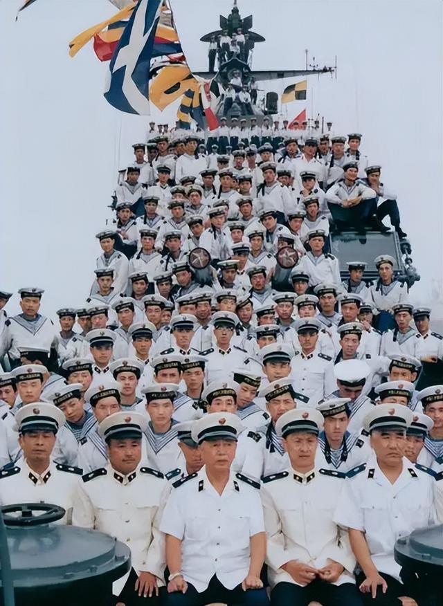 1983年，刘华清司令员推荐邓树琪整顿海军，邓公批示同意