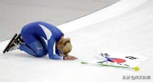 金宝凛(50万韩民请愿总统府，韩国队员下跪道歉，看看韩国有多脏)