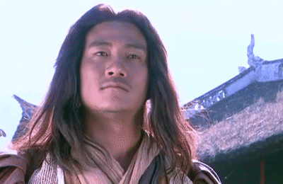 97版和03版乔峰放在一起，音乐一响，吹风机一动，差距就出来了