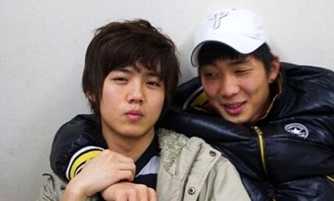 鹿晗原名刘壮实 家庭背景显赫被曝中学穿名牌是土豪