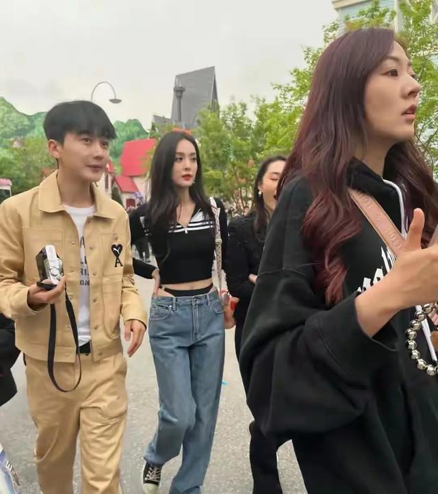 娜扎丁字裤外露，还怒怼网友管得宽，是“荡妇”，还是另有缘由？