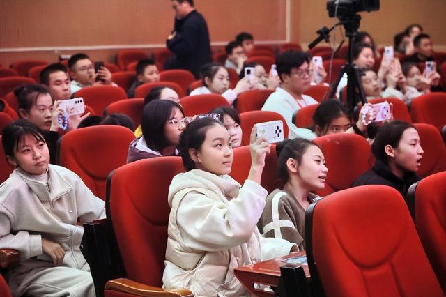 第十届秦腔艺术节“梨园大讲堂”开讲 ：李树建为戏曲“后备力量”解析艺术之路