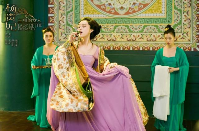 12版杨贵妃，一颦一笑皆风情，谁撑起了唐朝第一美，谁在滥竽充数