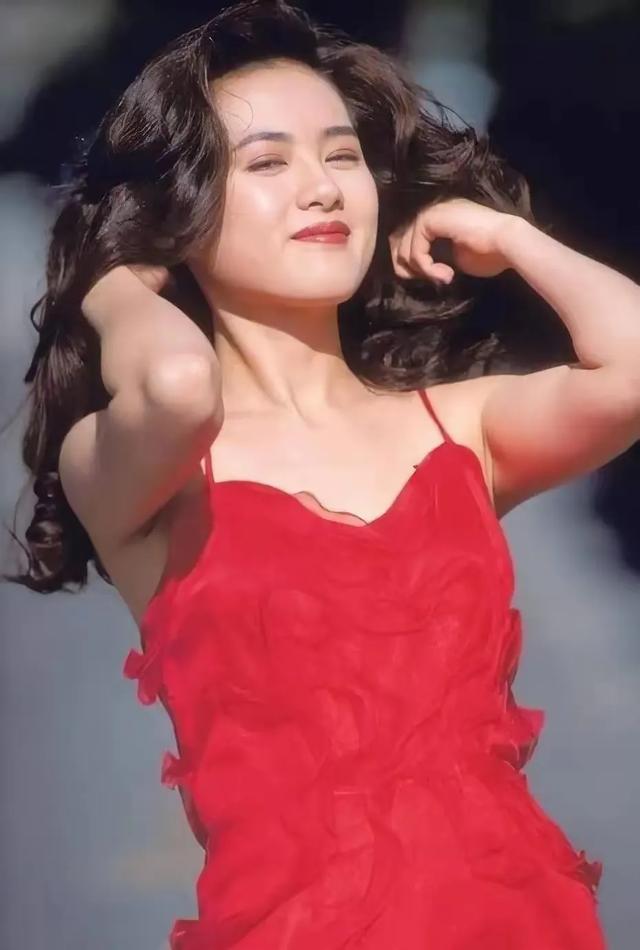 太美了！香港大尺度“三级片”《蜜桃成熟时》画面唯美，你看过吗