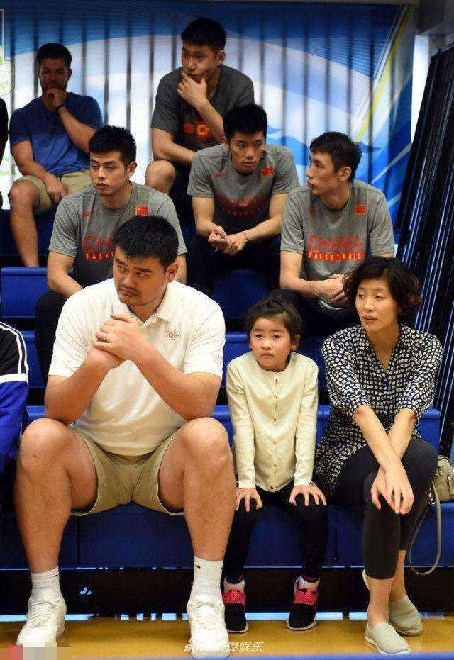 姚明女儿没有170？看站他身边168的范冰冰和172的撒贝宁就知道了