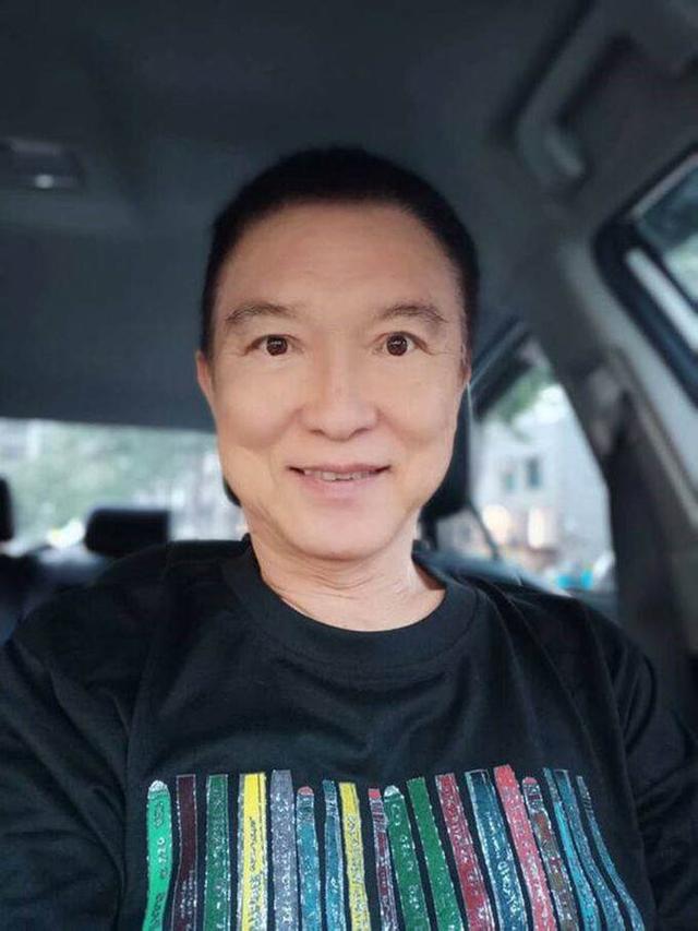 “公孙策”范鸿轩复出拍戏！身材发福精神十足，74岁仍未婚未育