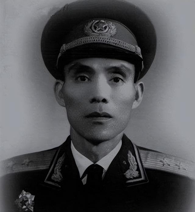 邓华被批判并下放四川，只有一位高级将领敢登门拜访，此人是谁？