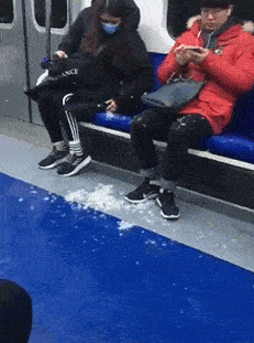 柳岩辽宁春晚小品《大腕来袭》中的护士装，演绎别样美丽