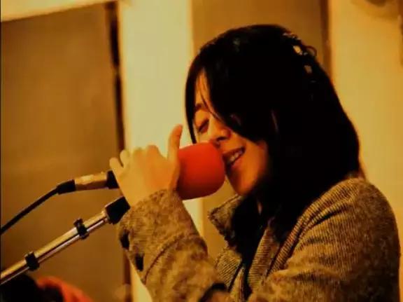 陈绮贞43岁了，她唱的还是我们的18岁