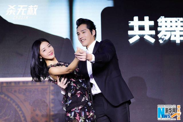 《杀无赦》邓家佳蓝正龙默契配合现场共舞