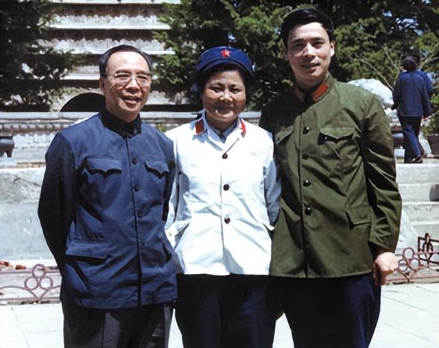 冯理达:爱国将领冯玉祥的后代,一生捐款300万,去世仅剩85元钱