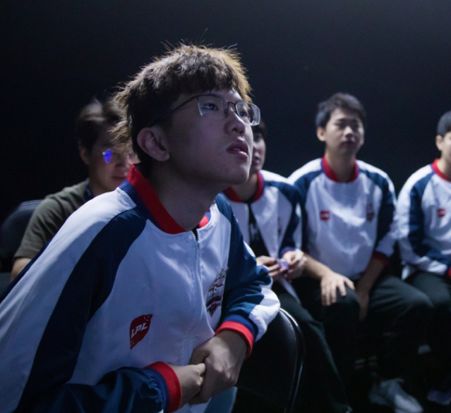 EDG打野杰杰凉了？经理阿布给出答案：新人第一年打不出来就废了