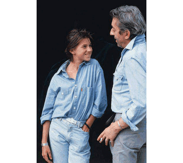 她是《不安分的姑娘》里的小可爱,也是暴力疯狂的“女性瘾者”