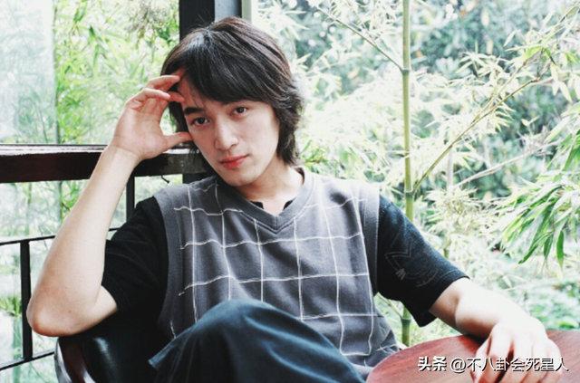 频频“发疯”的胡歌，依旧没走出17年前的那场车祸