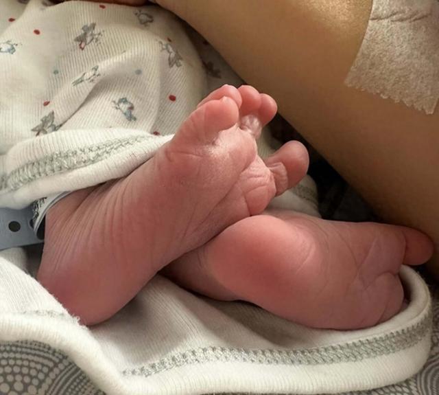 恭喜！周润发前妻余安安宣布再度当外婆，大女儿二胎平安生子