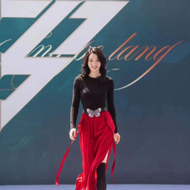 最会演野生美人的，齐溪算一位