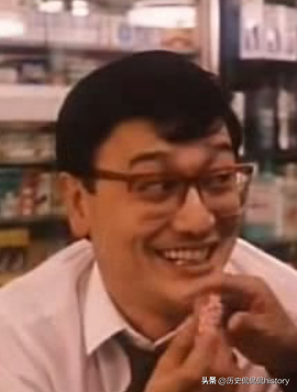 香港“三级片”教父，曹查理经典Pose依旧欠揍，女演员纷纷怀念