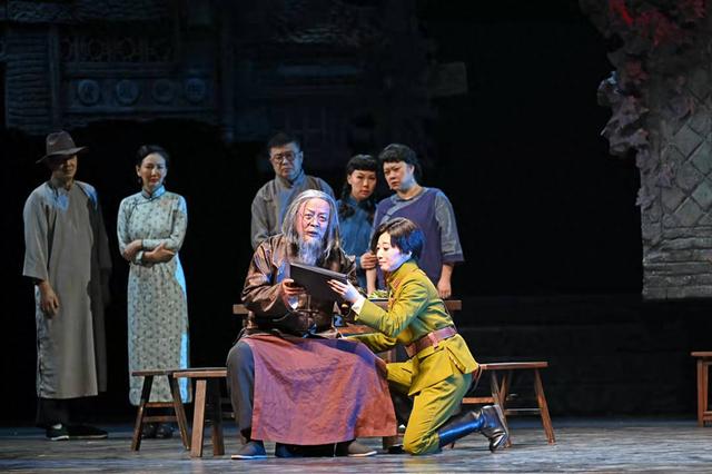 辽宁人艺话剧“抗战三部曲”收官之作《天算》登台国家大剧院