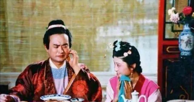 《红楼梦》里的金寡妇与薛姨妈，两个带坏了孩子的单亲妈妈