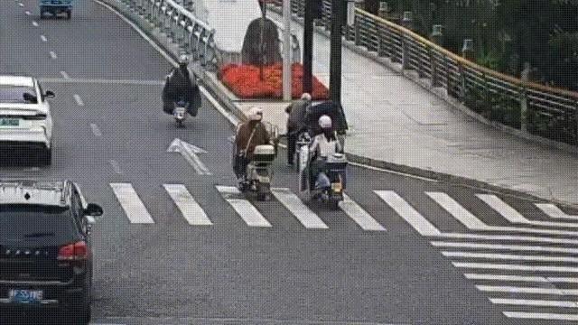 桥上推车的姑娘找到了！小林老师，你真美