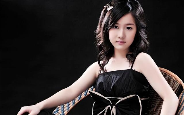 《巴啦啦小魔仙》杀青15周年，31岁刘美含再扮严莉莉，美丽依旧