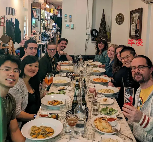 被批“不男不女”的毕凌,把父亲毕福剑所剩无几的体面,撕得稀碎