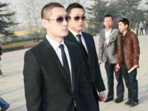 李钰个人资料图片(2009年李钰去世，男友汪雨为她扫墓十多年，她凭什么赢了赵薇张敏)