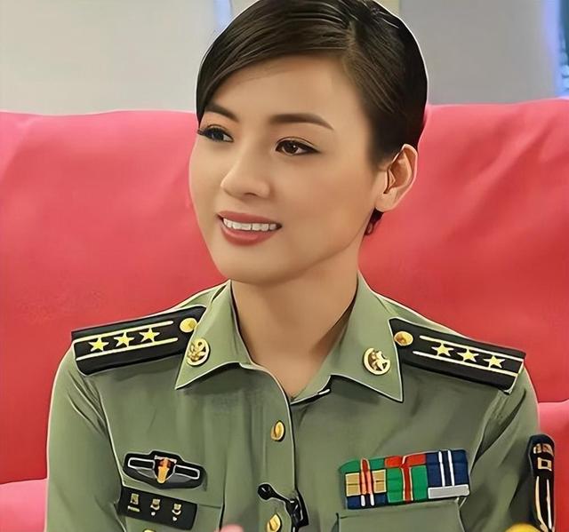 民歌天后陈思思：嫁给青歌赛冠军师鹏生一女，今49岁气质依旧动人