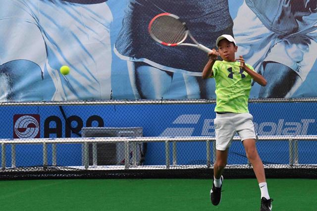 图说│“全民健身日”在“浦西第一高楼”燃情夏日，第三届白玉兰网球文化节开幕