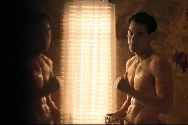 彭于晏：小时候太胖被嘲笑，刚出道背几千万债务，出道18年0黑料