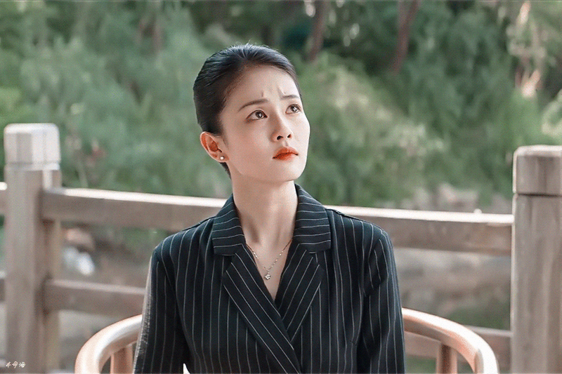 白鹿张晚意被央妈评为国家三级演员，评论区却吵翻天：肖战杨紫呢