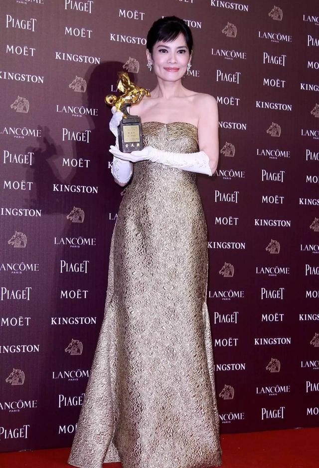 他的处女作帮助她战胜巩俐