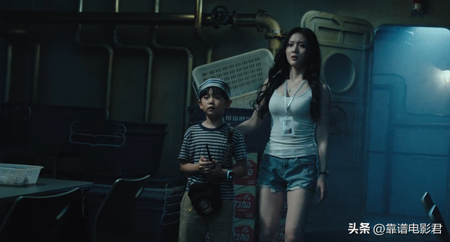 《深海大鱼》首映，90分钟冲上飙升榜第一，女演员身材成最大亮点